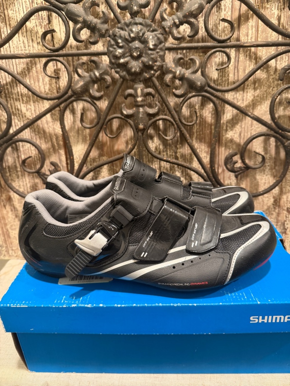 Shimano Mens 11.8 Black Cycling Shoes new in box Shimano SH-R088L Men's Shoes